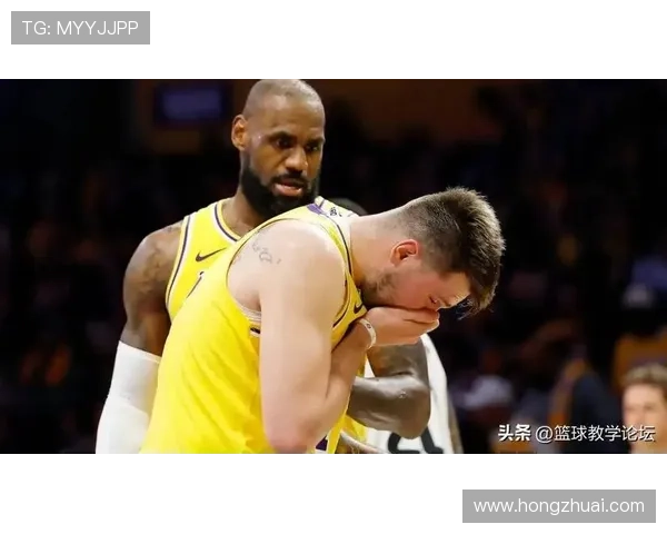 詹姆斯因伤缺席对阵勇士比赛，湖人面临连败危机，队友表现不佳引发关注